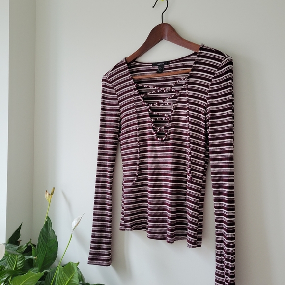 Cute cleavage shirt - Picture 1 of 2